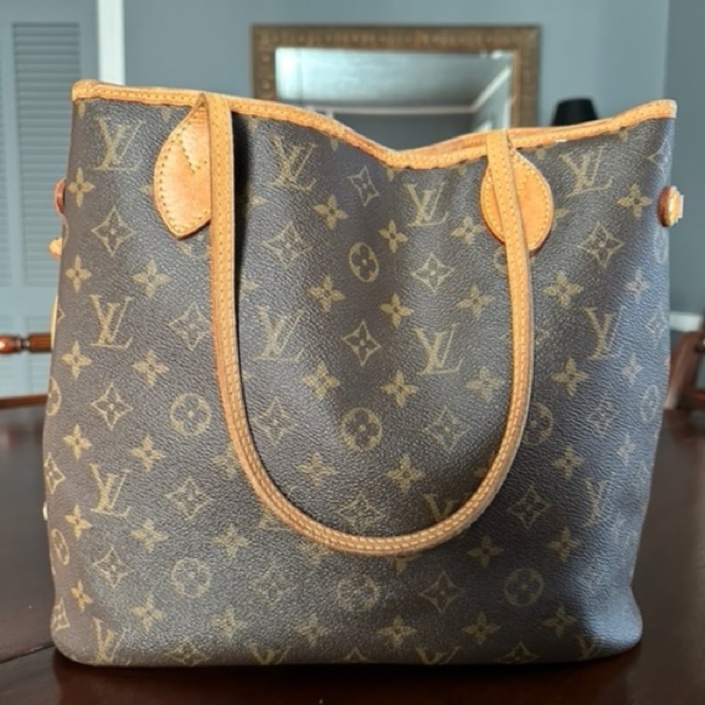 Louis Vuitton Neverfull MM Monogram Bag